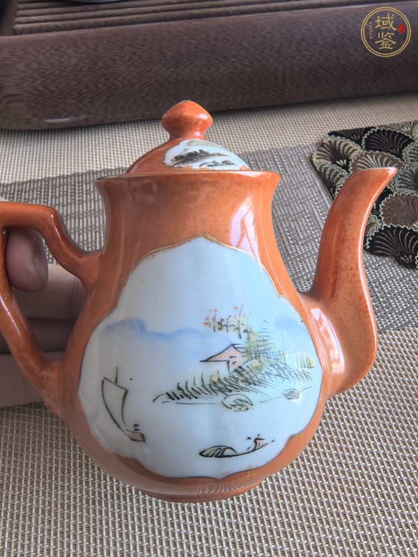 古玩陶瓷民國(guó)珊瑚地開(kāi)光粉彩壺真品鑒賞圖