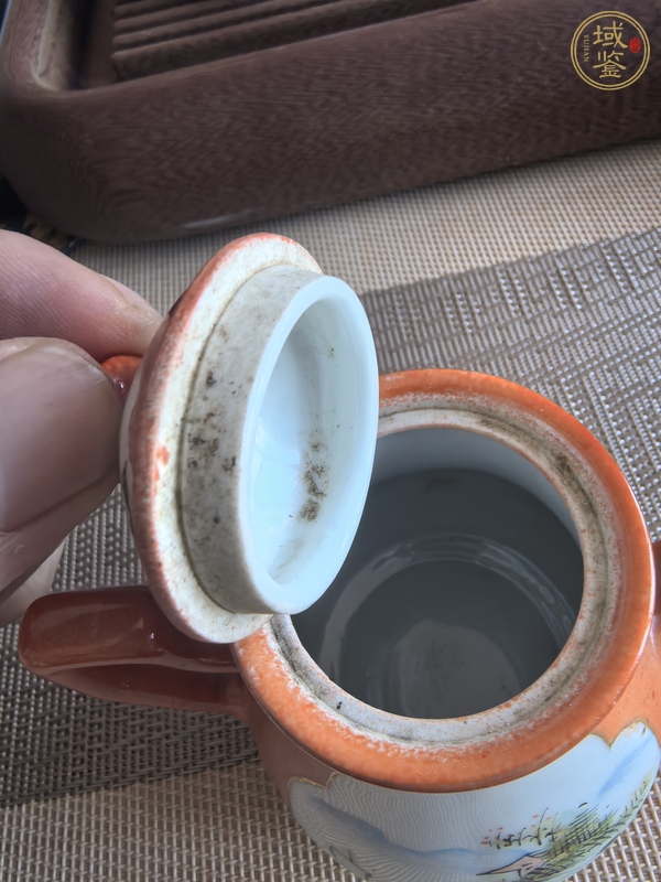 古玩陶瓷民國(guó)珊瑚地開(kāi)光粉彩壺真品鑒賞圖