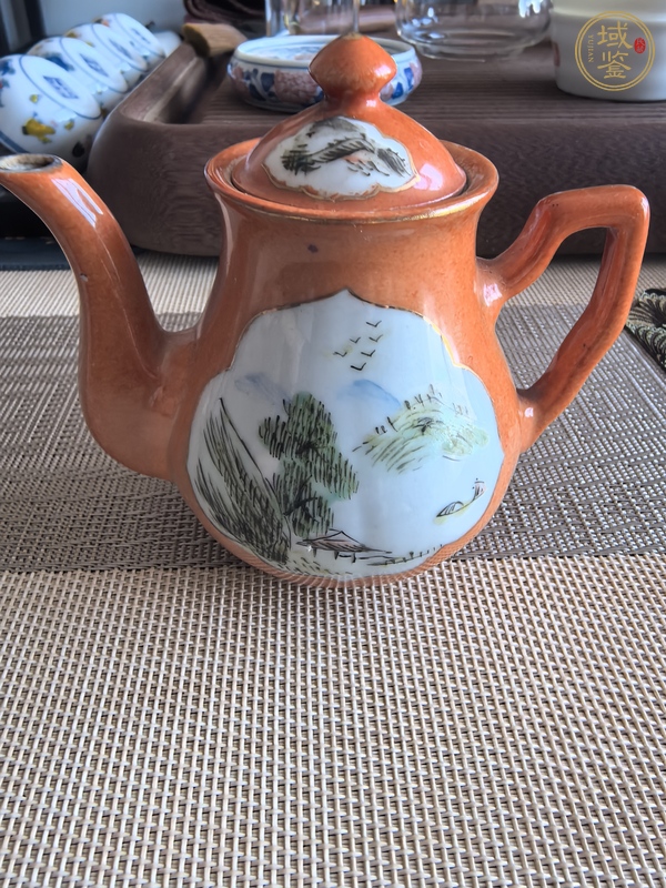 古玩陶瓷民國(guó)珊瑚地開(kāi)光粉彩壺真品鑒賞圖