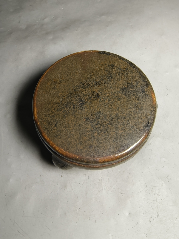 古玩陶瓷清早期茶葉末釉三足硯（文房器）拍賣，當(dāng)前價(jià)格598元