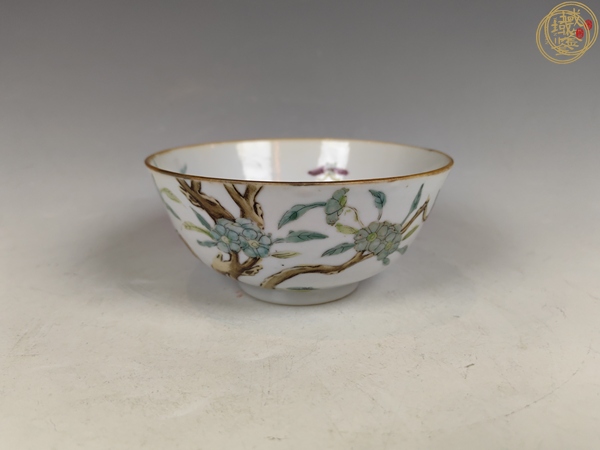 古玩陶瓷粉彩過墻花卉紋茶碗真品鑒賞圖