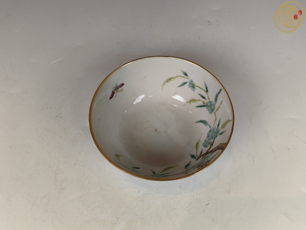 古玩陶瓷粉彩過墻花卉紋茶碗真品鑒賞圖