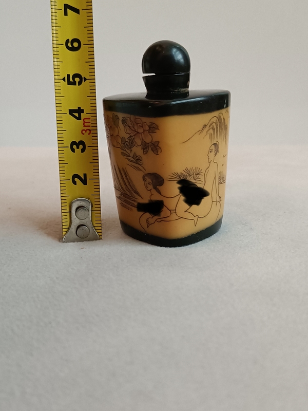 古玩雜項春宮刻畫鼻煙壺拍賣，當前價格890元
