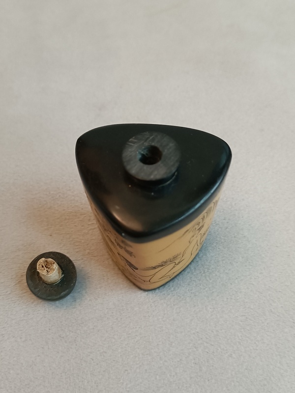 古玩雜項春宮刻畫鼻煙壺拍賣，當前價格890元