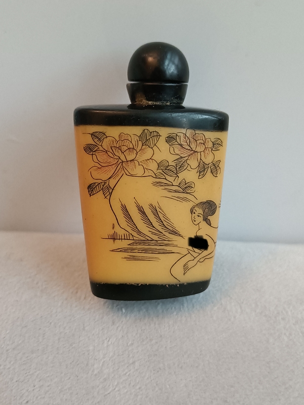 古玩雜項春宮刻畫鼻煙壺拍賣，當前價格890元