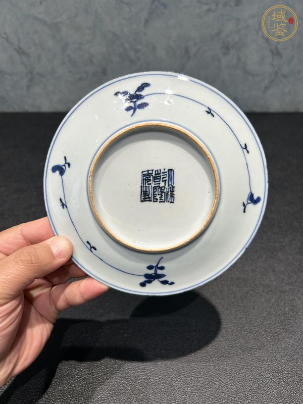 古玩陶瓷花卉紋青花盤真品鑒賞圖