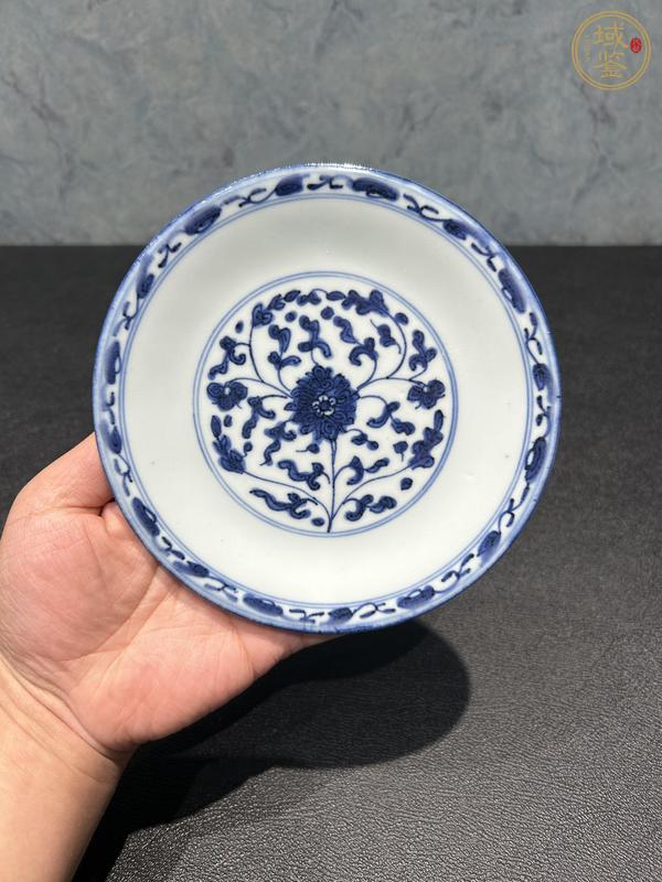 古玩陶瓷花卉紋青花盤真品鑒賞圖