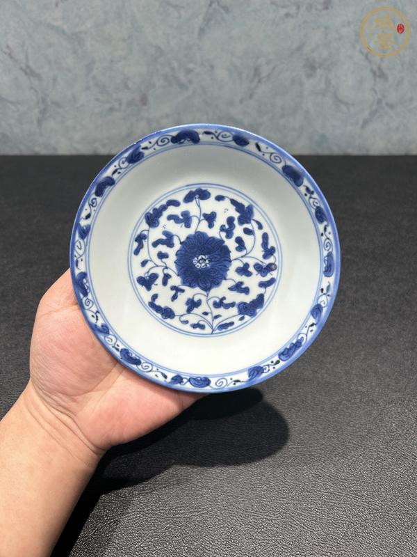古玩陶瓷花卉紋青花盤真品鑒賞圖