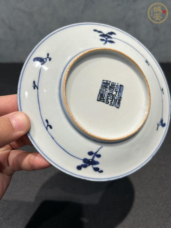 古玩陶瓷花卉紋青花盤真品鑒賞圖