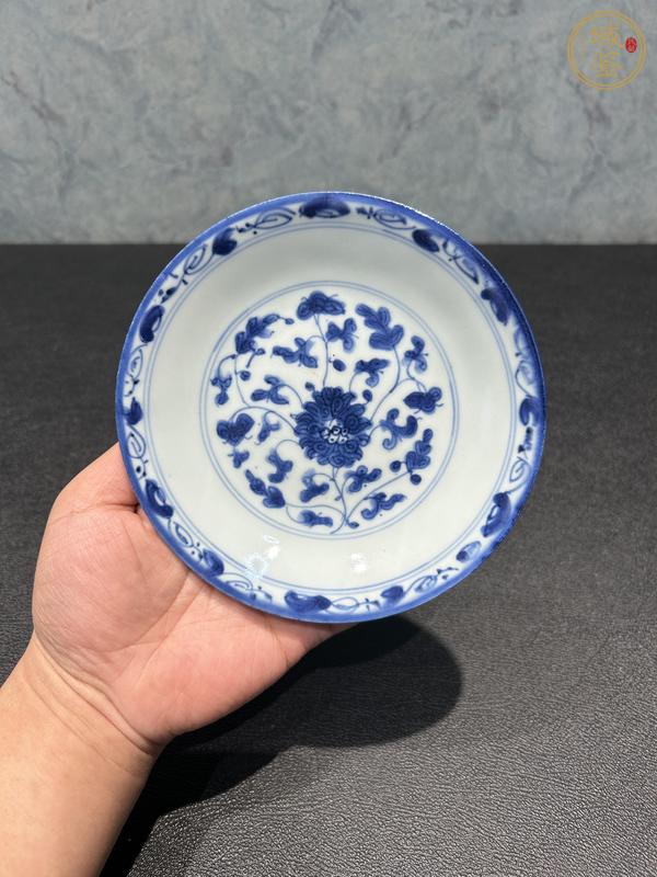 古玩陶瓷花卉紋青花盤真品鑒賞圖