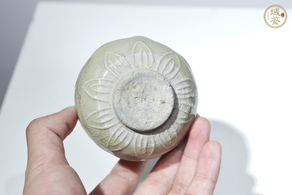 古玩陶瓷龍泉青瓷印花水盂真品鑒賞圖
