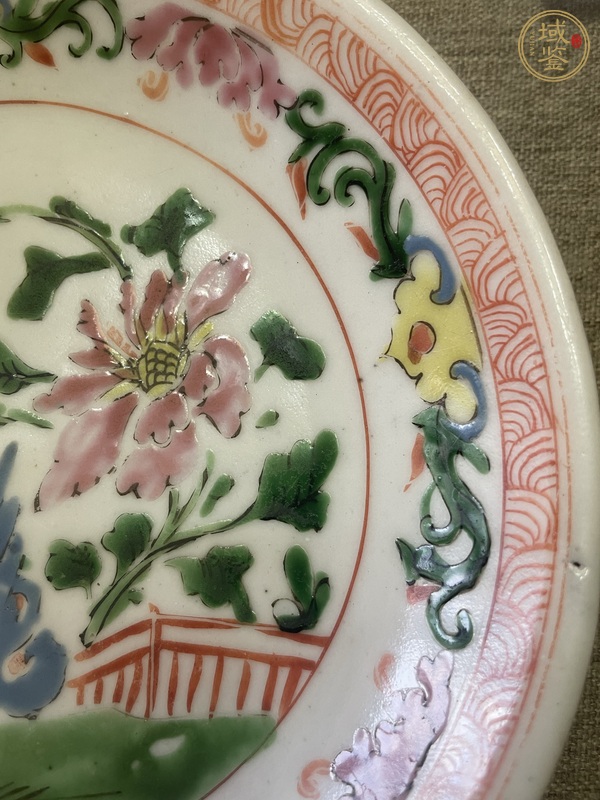 古玩陶瓷牡丹紋粉彩盤真品鑒賞圖