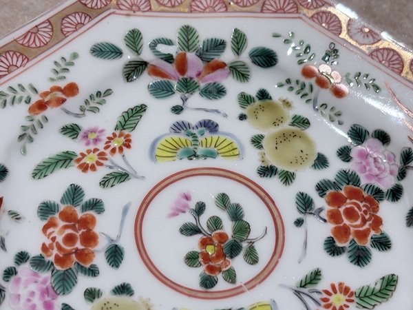 古玩陶瓷花鳥(niǎo)紋八角盤(pán)拍賣(mài)，當(dāng)前價(jià)格1000元