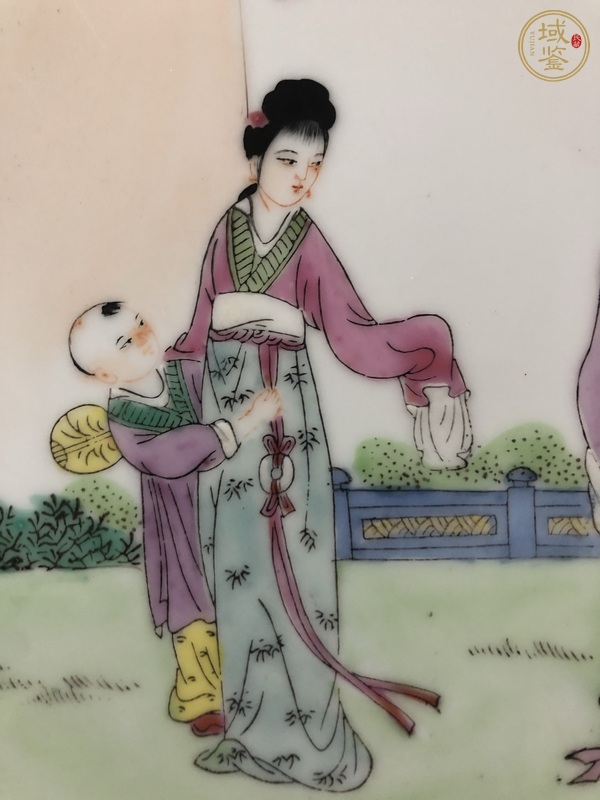 古玩陶瓷粉彩仕女人物盤真品鑒賞圖