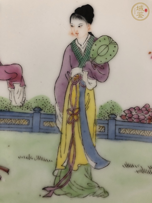 古玩陶瓷粉彩仕女人物盤真品鑒賞圖