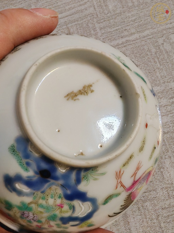 古玩陶瓷粉彩童子斗雞圖茶碗真品鑒賞圖