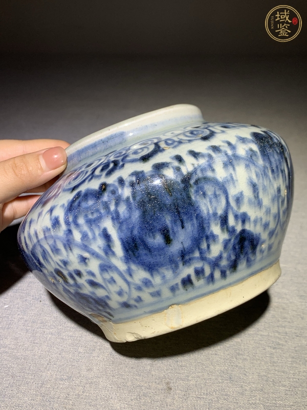 古玩陶瓷青花花卉紋罐真品鑒賞圖