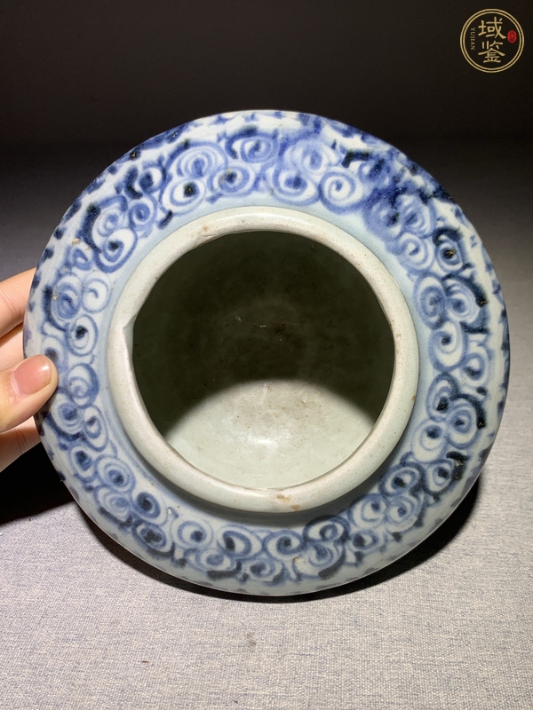 古玩陶瓷青花花卉紋罐真品鑒賞圖