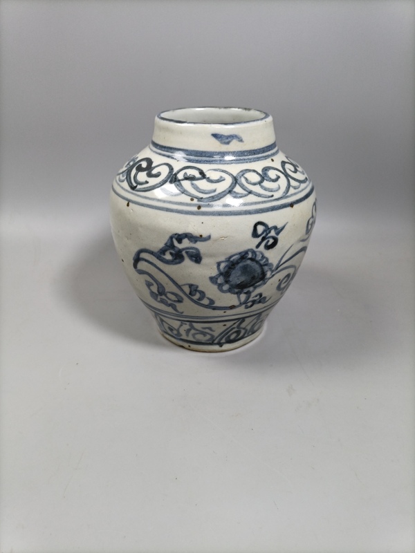 古玩轉(zhuǎn)賣明代青花花卉紋小罐拍賣，當(dāng)前價(jià)格0元