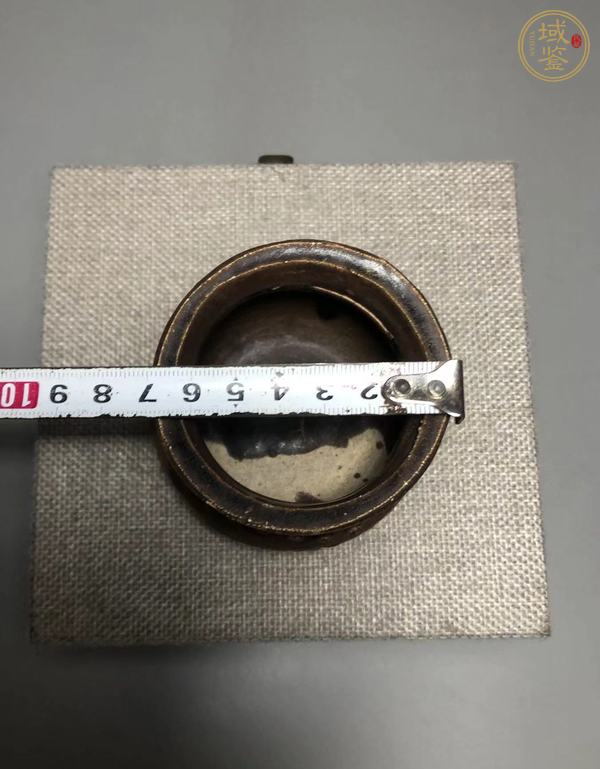 古玩陶瓷褐釉鼓釘罐真品鑒賞圖