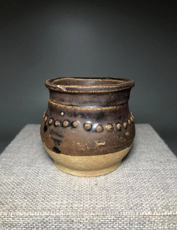 古玩轉(zhuǎn)賣宋，褐釉鼓釘罐拍賣，當(dāng)前價格48元