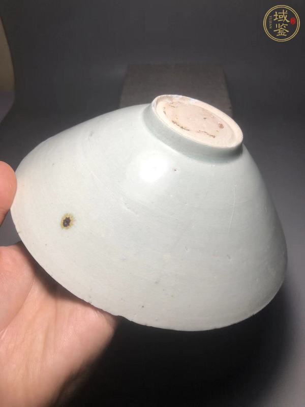 古玩陶瓷青白釉花卉紋斗笠碗真品鑒賞圖