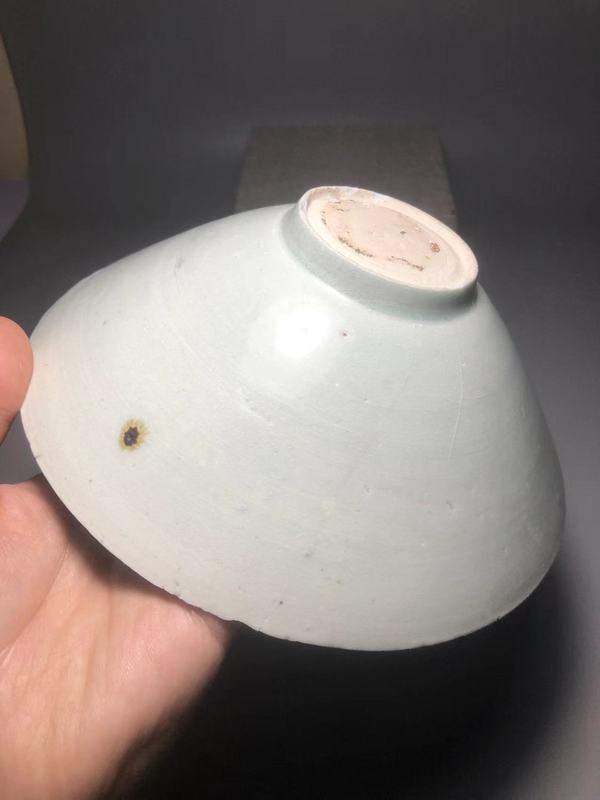 古玩陶瓷南宋，湖田窯青白釉嬰戲紋刻花斗笠碗拍賣，當(dāng)前價格3200元