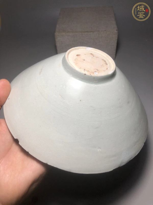 古玩陶瓷青白釉花卉紋斗笠碗真品鑒賞圖