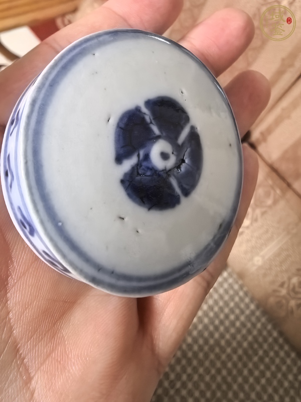 古玩陶瓷青花花卉紋蓋罐真品鑒賞圖