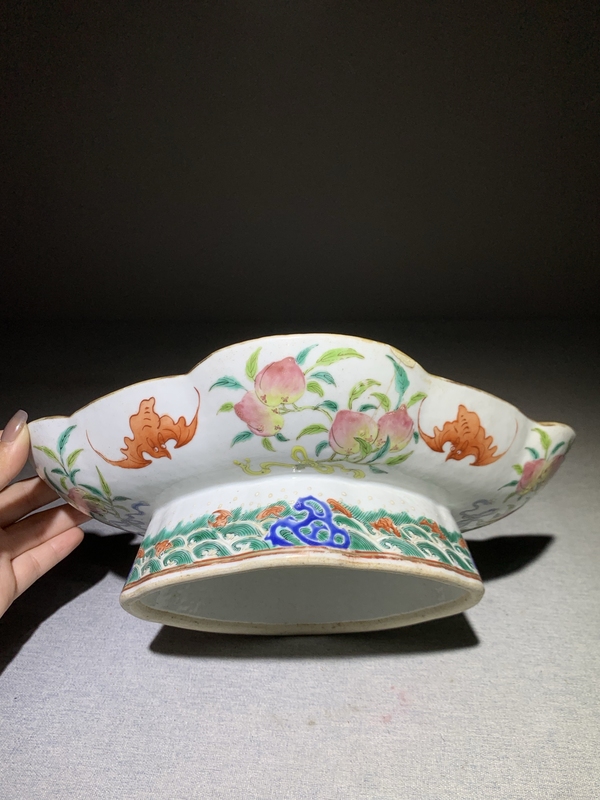 古玩陶瓷粉彩博古花卉紋高足貢盤拍賣，當前價格2800元