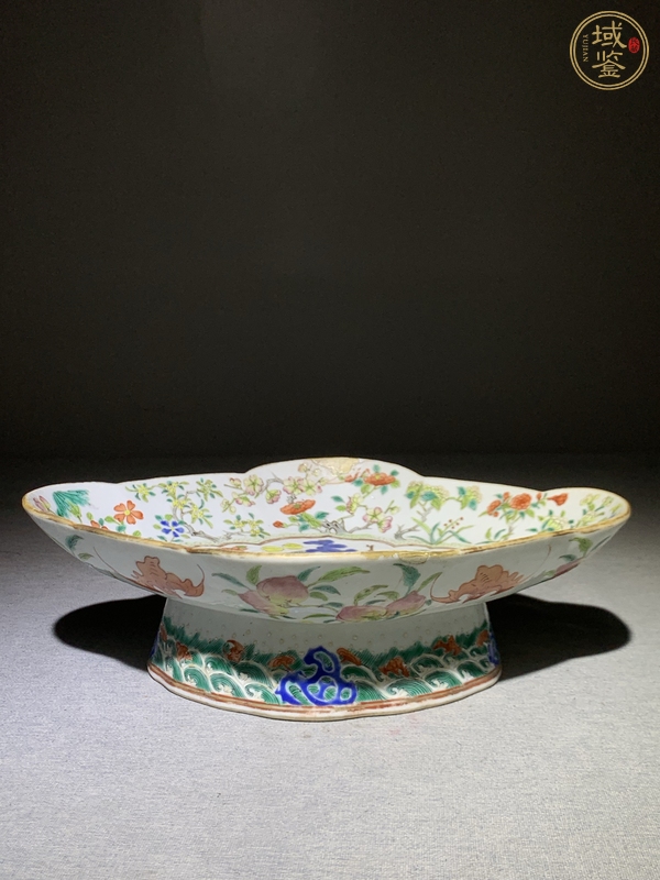古玩陶瓷粉彩博古花卉紋高足貢盤真品鑒賞圖