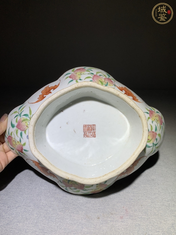 古玩陶瓷粉彩博古花卉紋高足貢盤真品鑒賞圖