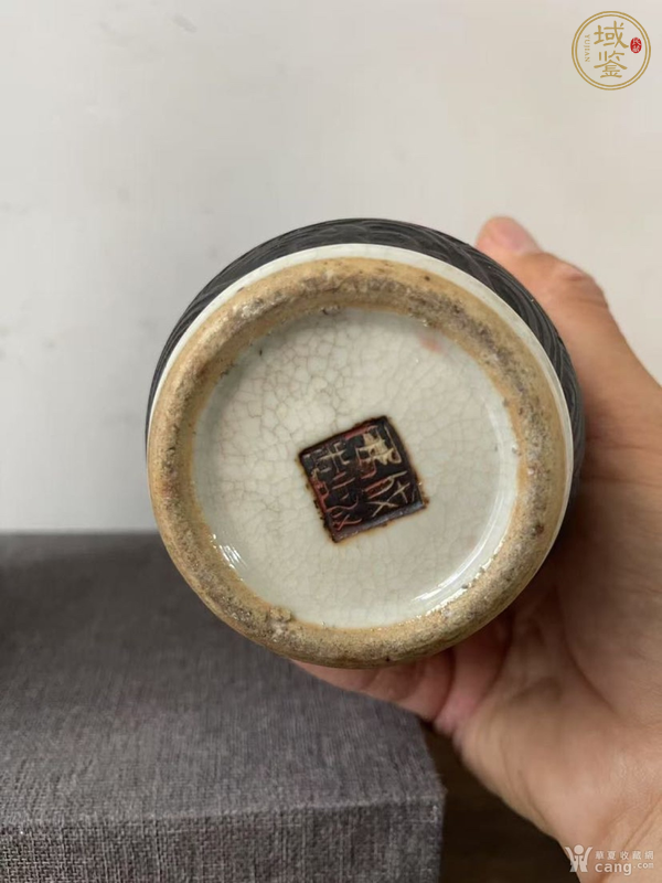 古玩陶瓷哥釉鐵骨泥雙獸耳人物故事瓶真品鑒賞圖