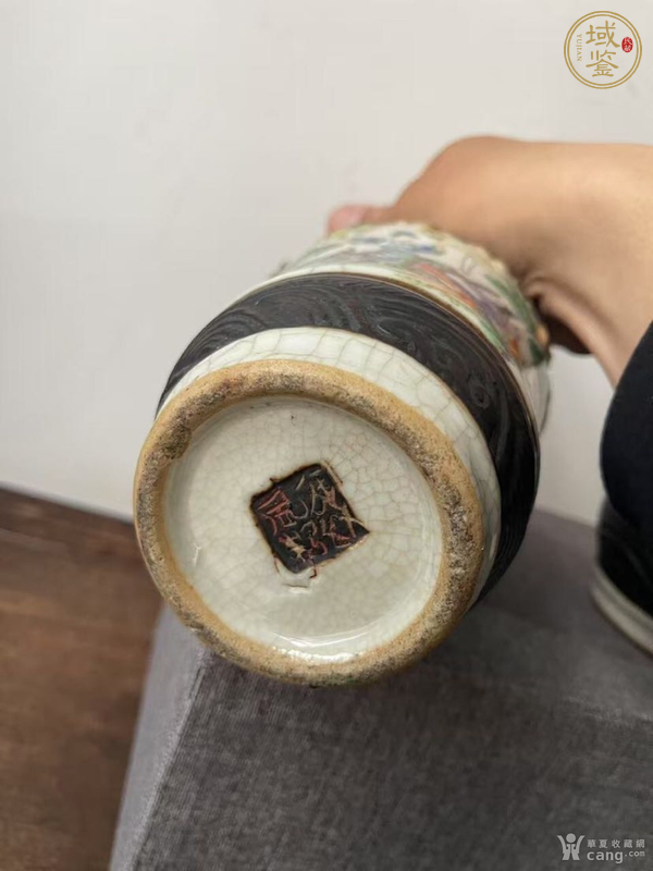 古玩陶瓷哥釉鐵骨泥雙獸耳人物故事瓶真品鑒賞圖