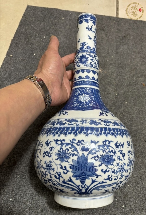 古玩陶瓷青花長頸瓶真品鑒賞圖