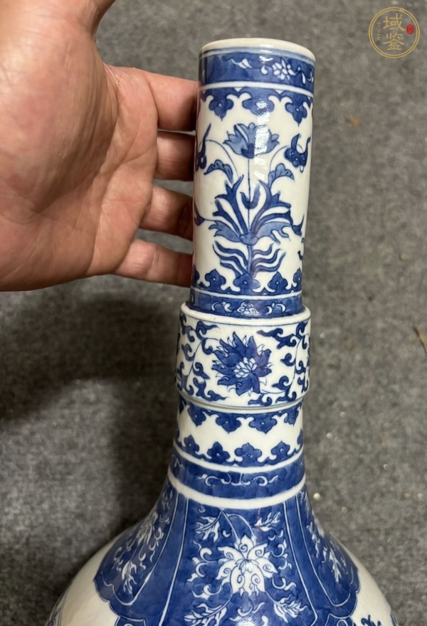 古玩陶瓷青花長頸瓶真品鑒賞圖