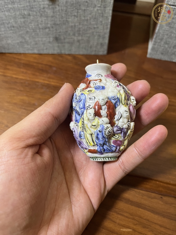 古玩陶瓷十八羅漢粉彩鼻煙壺真品鑒賞圖