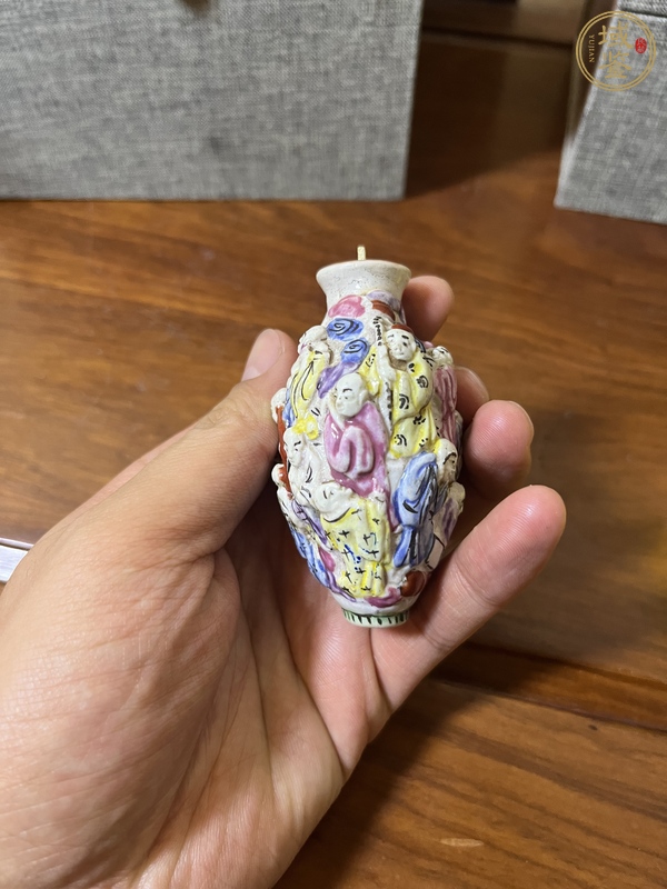 古玩陶瓷十八羅漢粉彩鼻煙壺真品鑒賞圖
