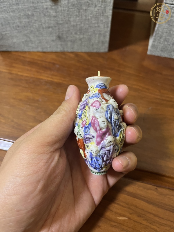 古玩陶瓷十八羅漢粉彩鼻煙壺真品鑒賞圖