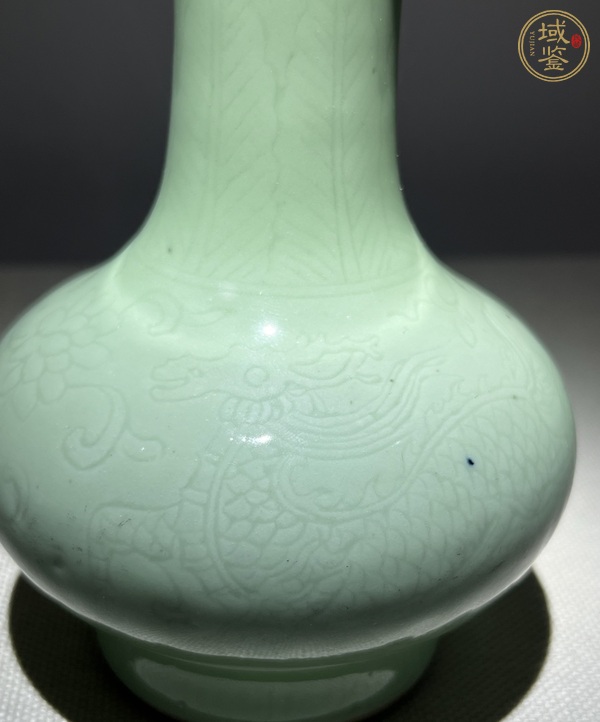 古玩陶瓷暗刻紋青釉荸薺瓶真品鑒賞圖