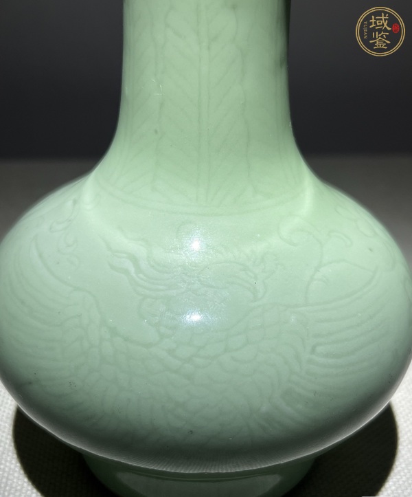 古玩陶瓷暗刻紋青釉荸薺瓶真品鑒賞圖