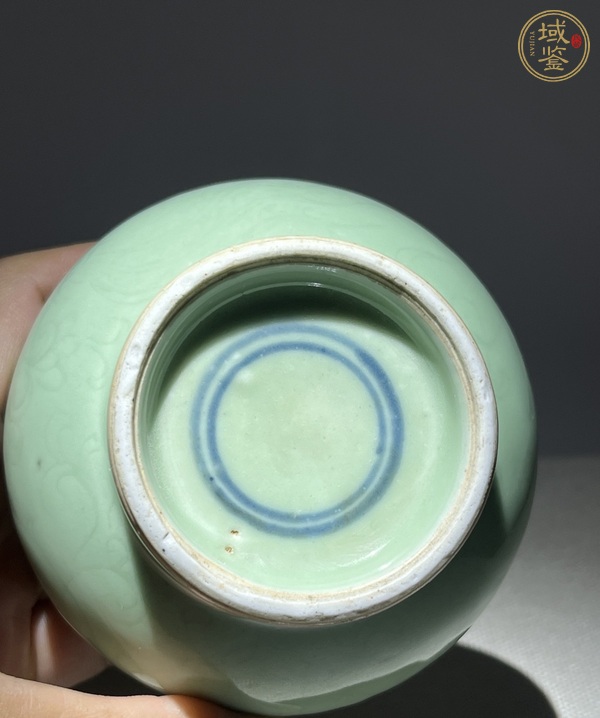 古玩陶瓷暗刻紋青釉荸薺瓶真品鑒賞圖