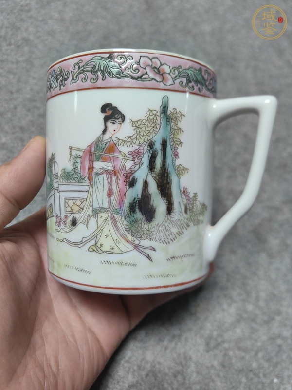 古玩陶瓷仕女紋執(zhí)杯真品鑒賞圖