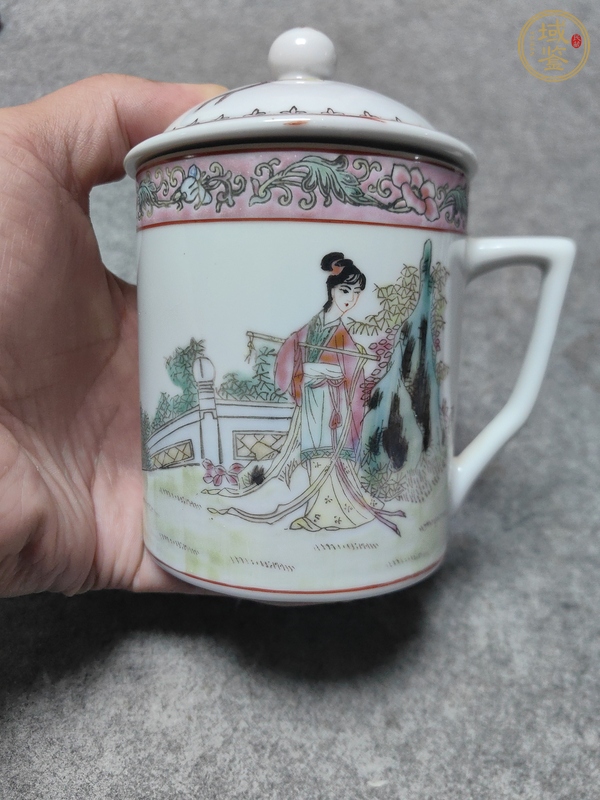 古玩陶瓷仕女紋執(zhí)杯真品鑒賞圖