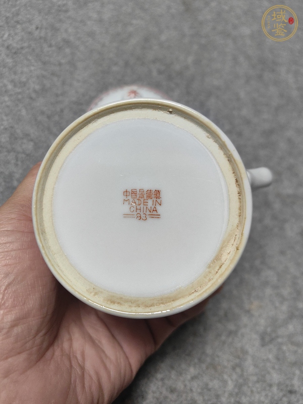 古玩陶瓷仕女紋執(zhí)杯真品鑒賞圖