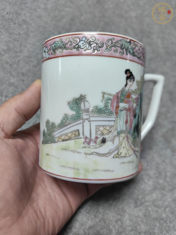 古玩陶瓷仕女紋執(zhí)杯真品鑒賞圖