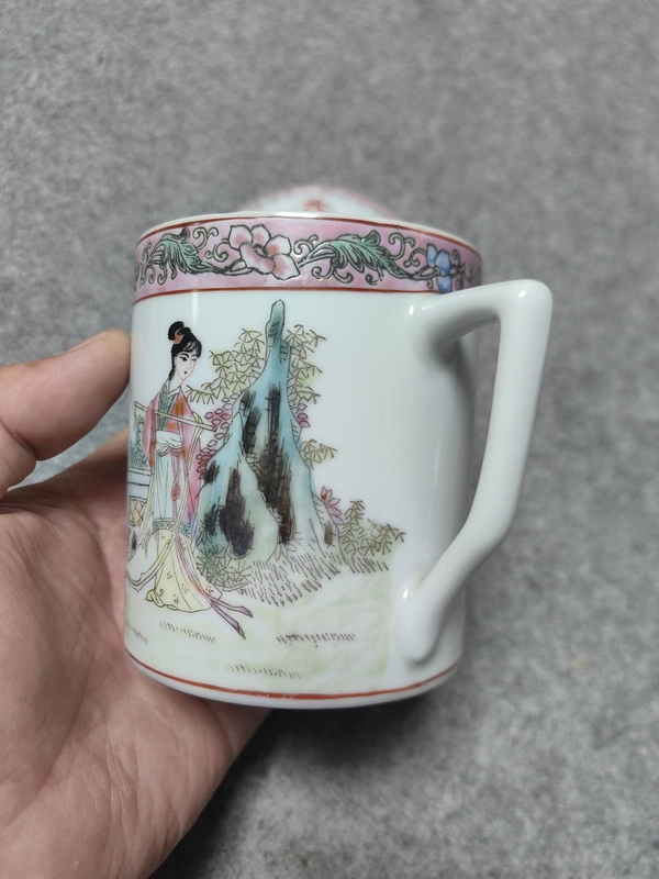 古玩陶瓷仕女紋執(zhí)杯拍賣，當前價格1268元