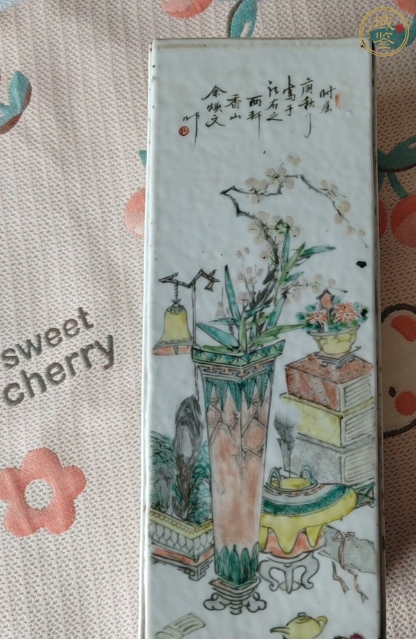 古玩陶瓷博古花卉紋四方帽筒真品鑒賞圖