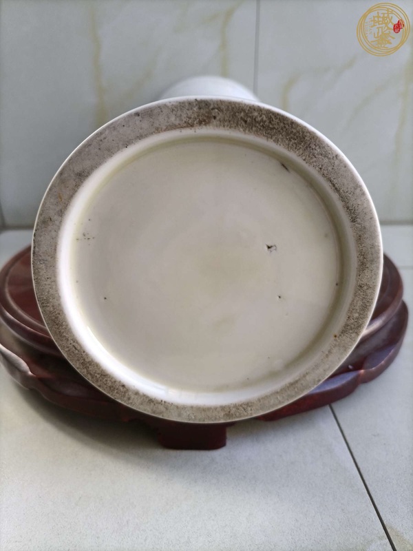 古玩陶瓷日本仿德化窯風格花觚真品鑒賞圖