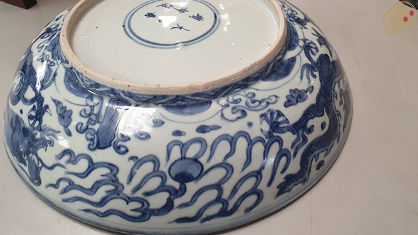 古玩陶瓷明嘉靖青花海水龍紋盤真品鑒賞圖